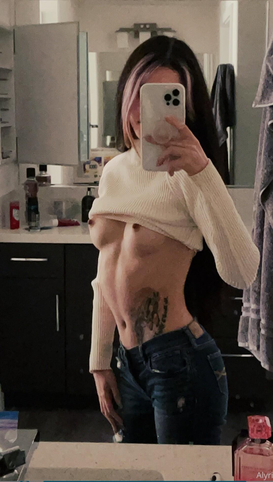 alyri / alyri_tv Fuites Nues OnlyFans 1