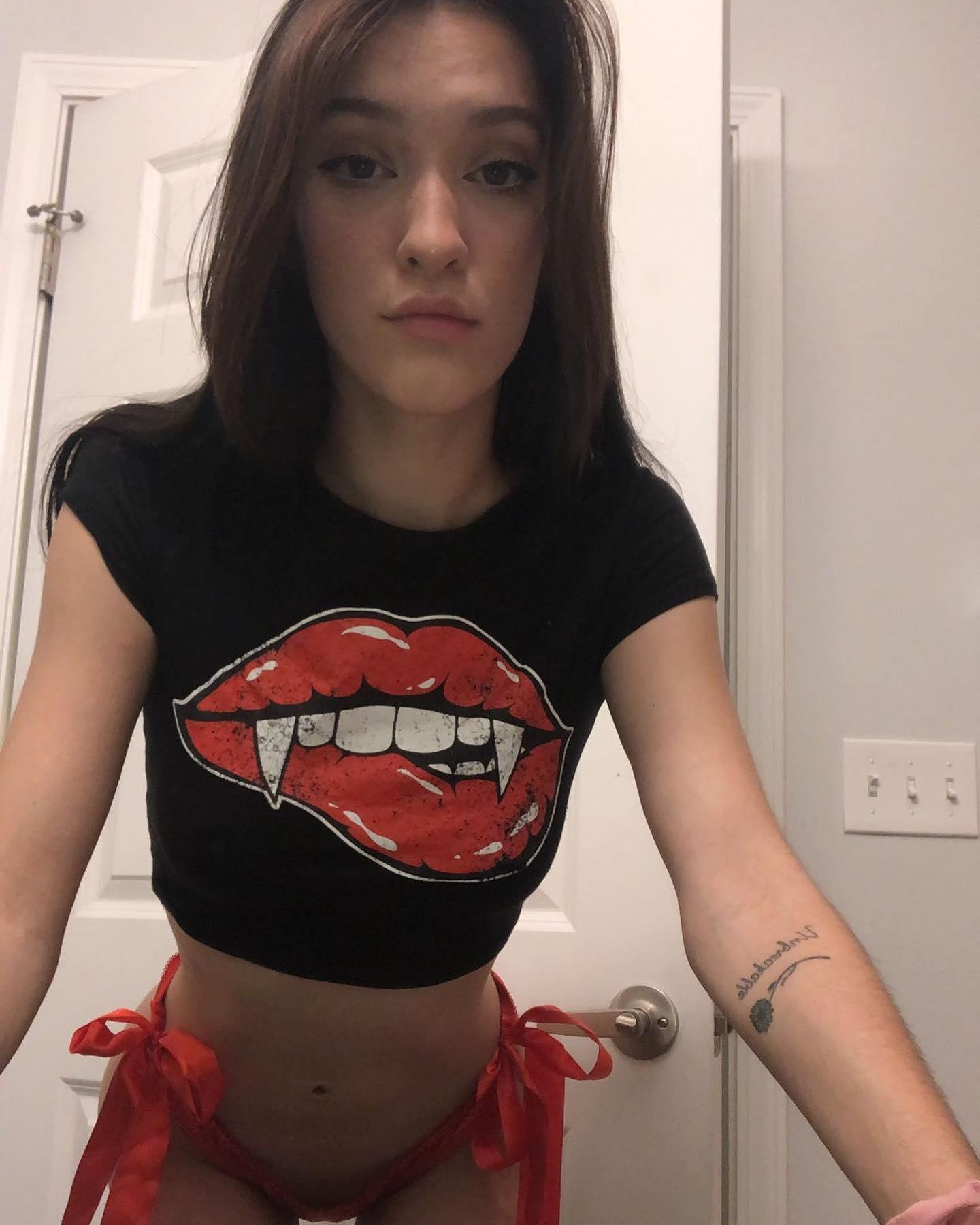April Mae / imaprilmaexo Fuites Nues OnlyFans 1