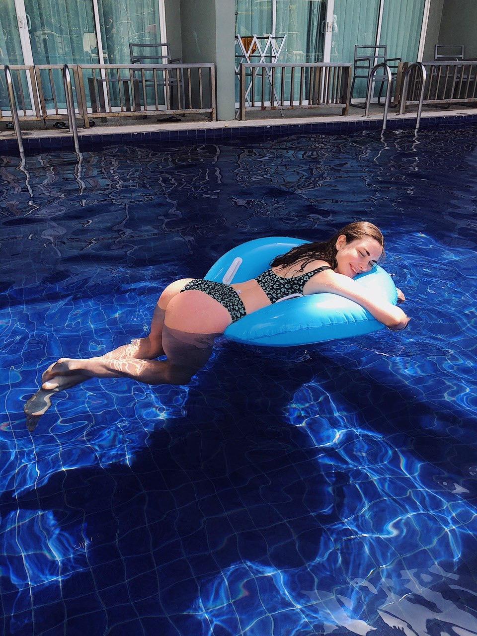 Fuites Nues d'Ahrinyan / Arina Berdnikova sur OnlyFans 1
