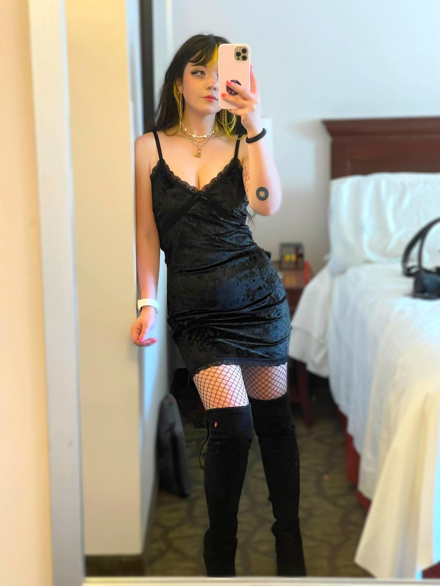 Bootz / larissatheone Fuites Nues OnlyFans 1