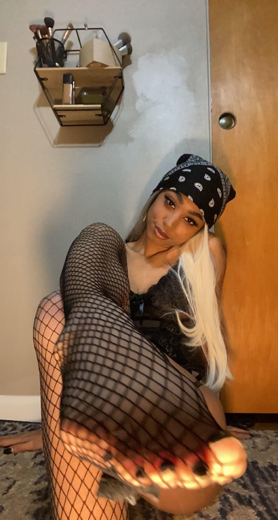 Fuites nues de Gia Vargas / deathbygia sur OnlyFans 1