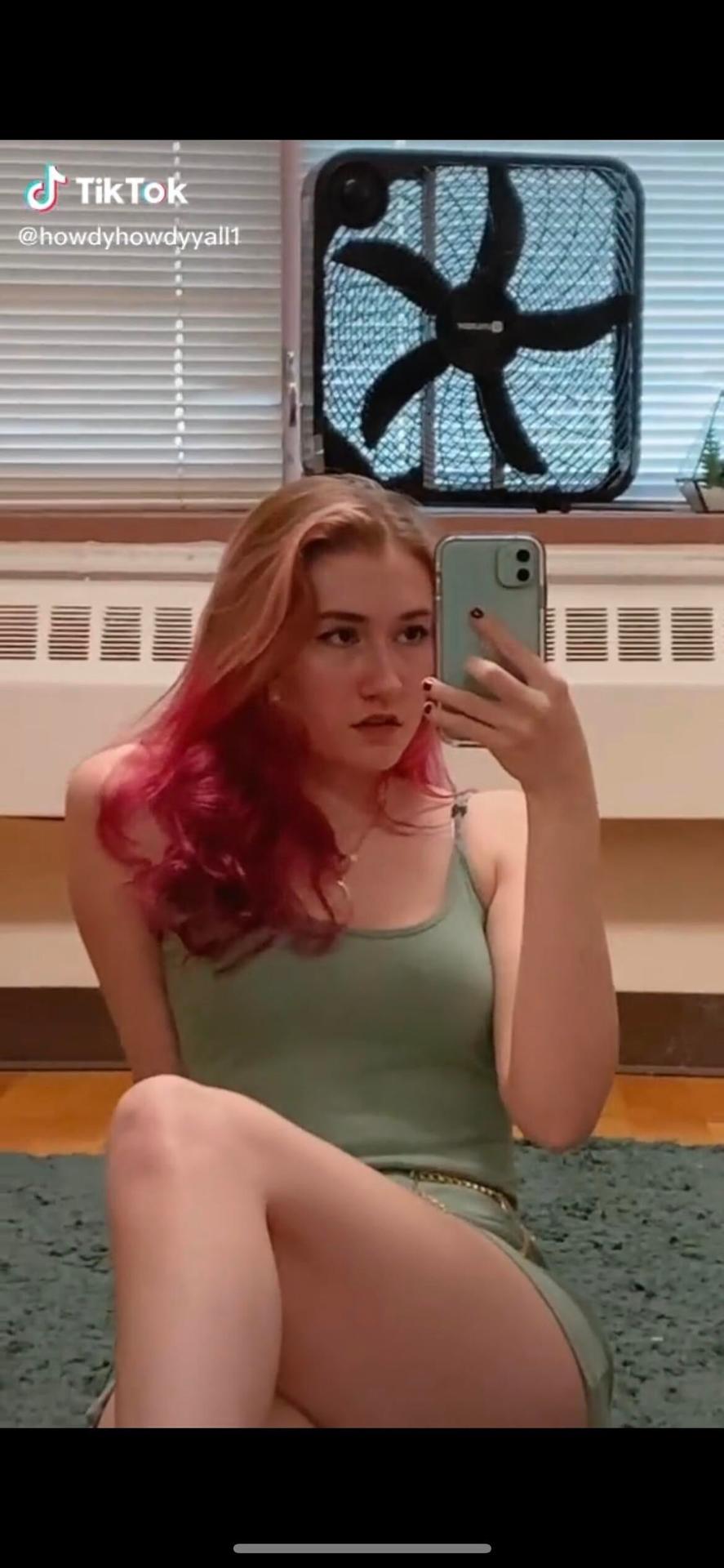 Fuites Nude OnlyFans de Howdyhowdyyall1 / blackmarketbagelsociety / mostlymilk 1