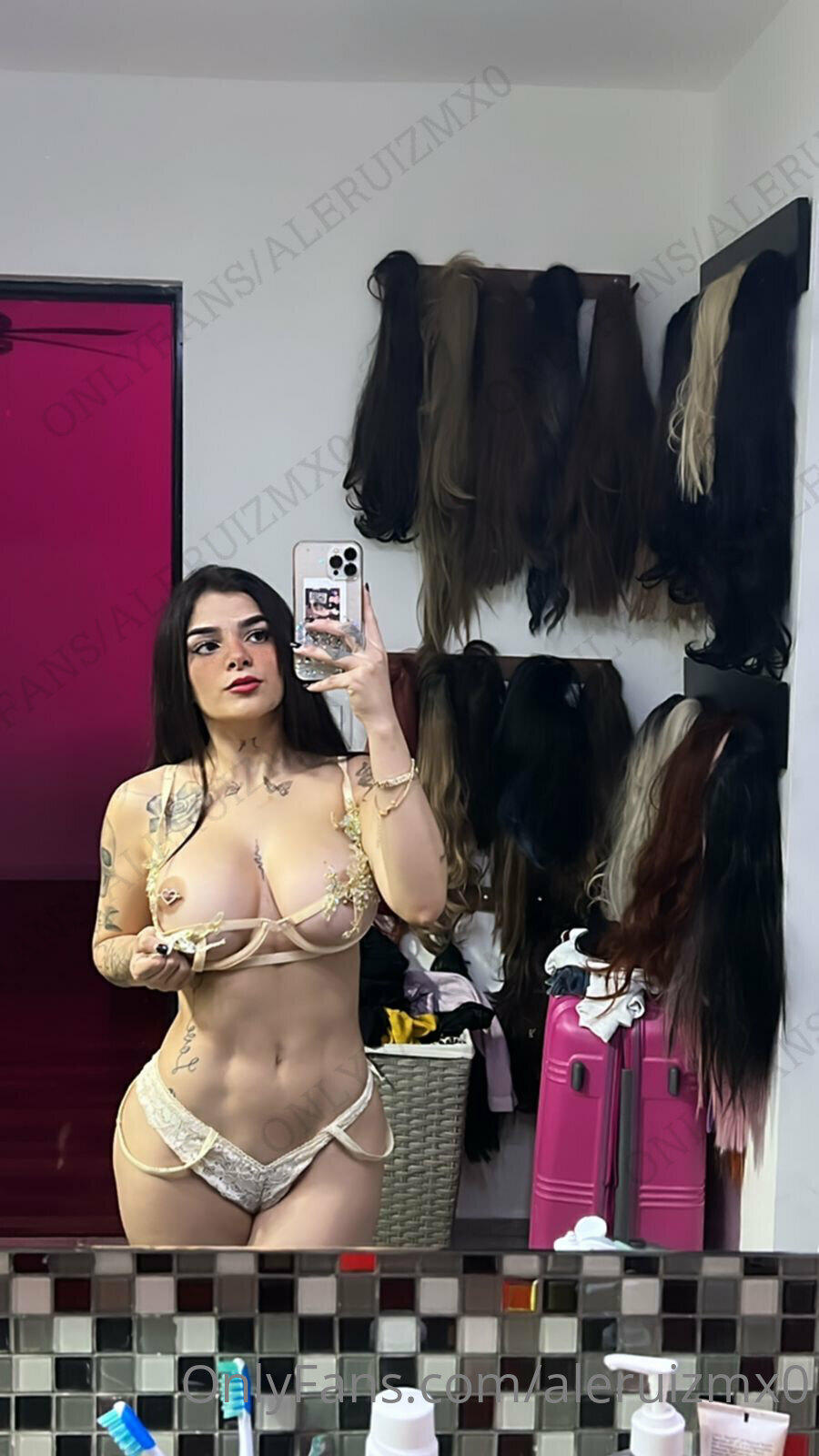 Fuites Nues de Karely Ruiz / karelyruizoficial sur OnlyFans 1
