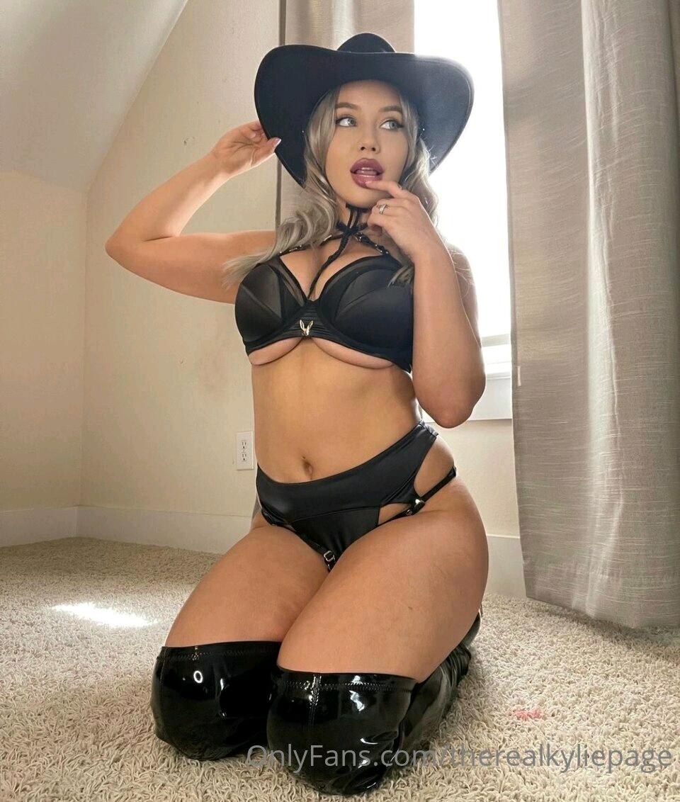 Fuites nues OnlyFans de Kylie Page / lilmiskp / therealkyliepage 1