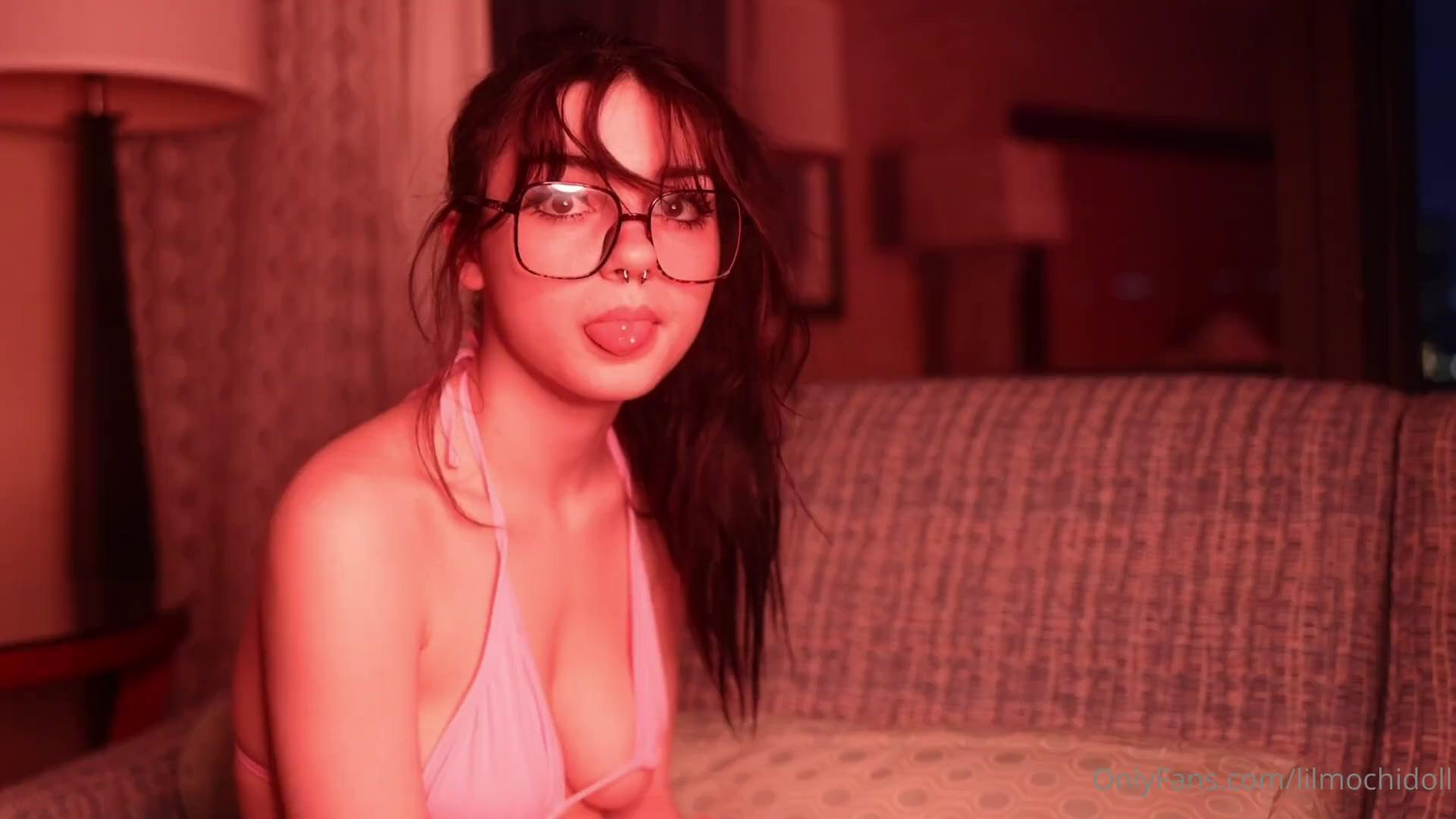Fuites nues OnlyFans de Lilmochidoll / lucifersexdoll 1