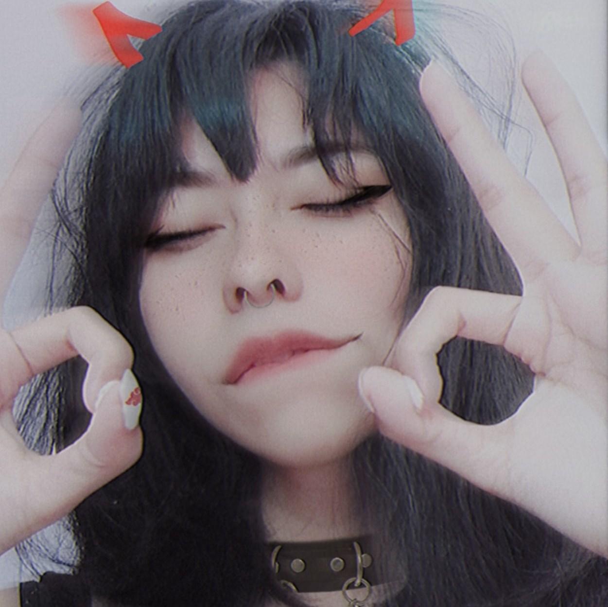 Fuites nues OnlyFans de Lilywaifu / lily_waffle / lilylovesyouu 1