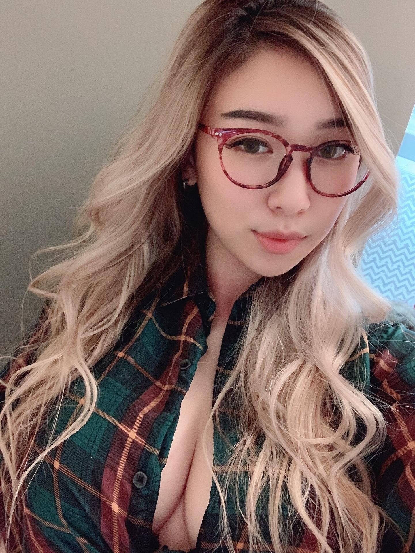 Fuites nues de Luna Ly / lunalilove sur OnlyFans 1