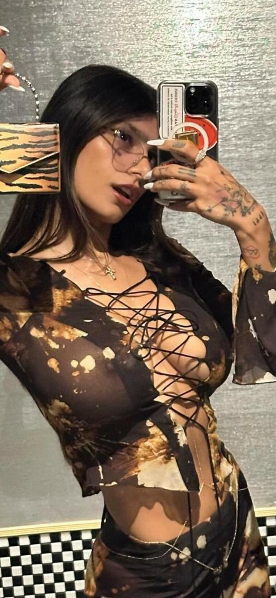 Fuites nues de Mia Khalifa / miakhalifa sur OnlyFans 1