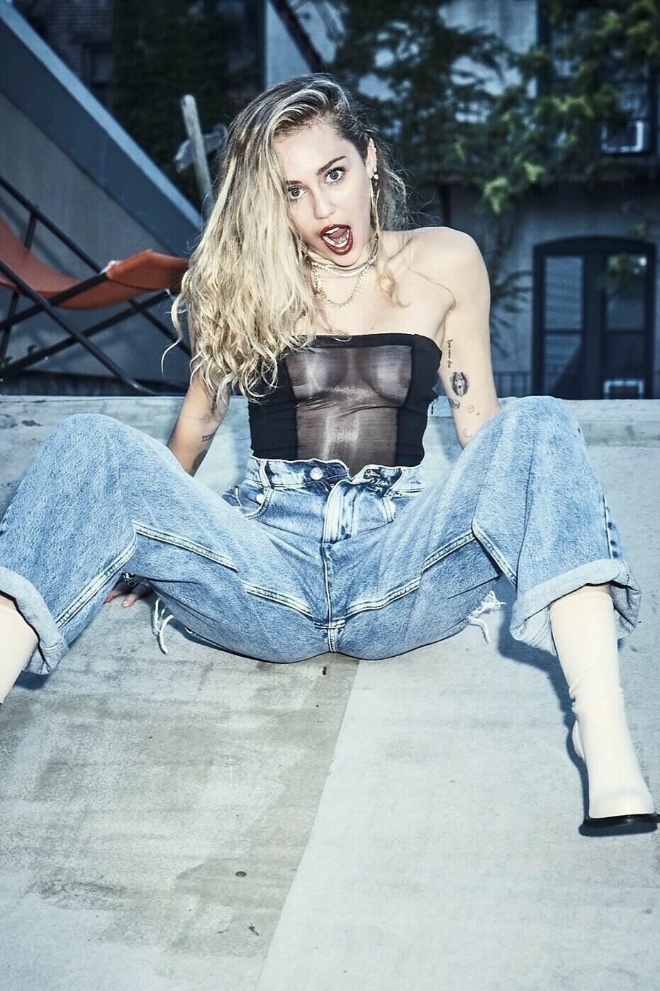 Miley Cyrus / mileycyrus Fuites OnlyFans nues 1