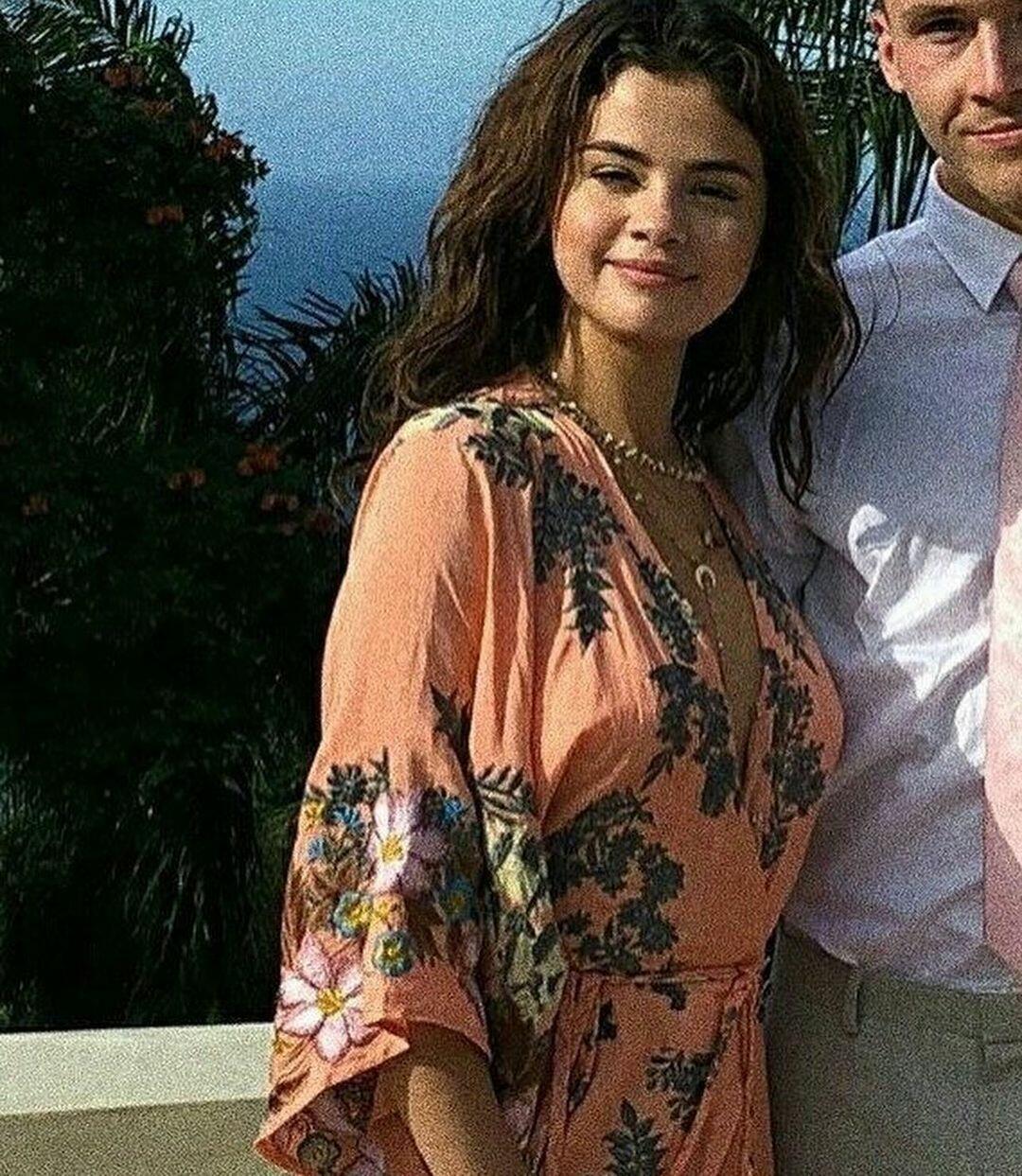 Fuites nues de Selena Gomez / selena.gomez sur OnlyFans 1