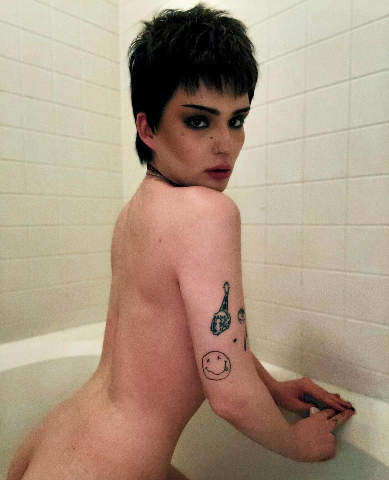 Fuites Nues OnlyFans de Triggvaandering / Xena.Divine 1