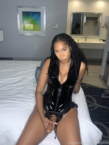 Aritheamazon / Ari T / Arrianathedomme / Ebony Kink Queen / The ebony amazon / ari_amazon / azriatheamazon Fuites Nues OnlyFans Photo 19