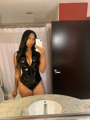 Aritheamazon / Ari T / Arrianathedomme / Ebony Kink Queen / The ebony amazon / ari_amazon / azriatheamazon Fuites Nues OnlyFans Photo 20