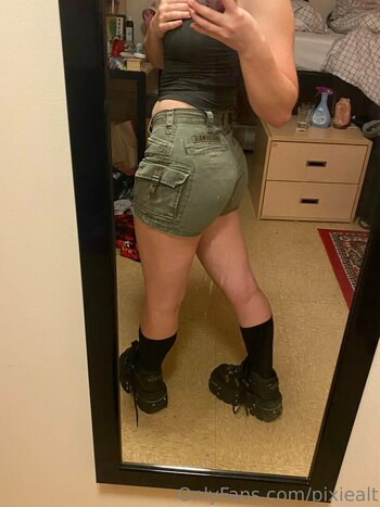 pixiealt Fuites Nues Photo 2