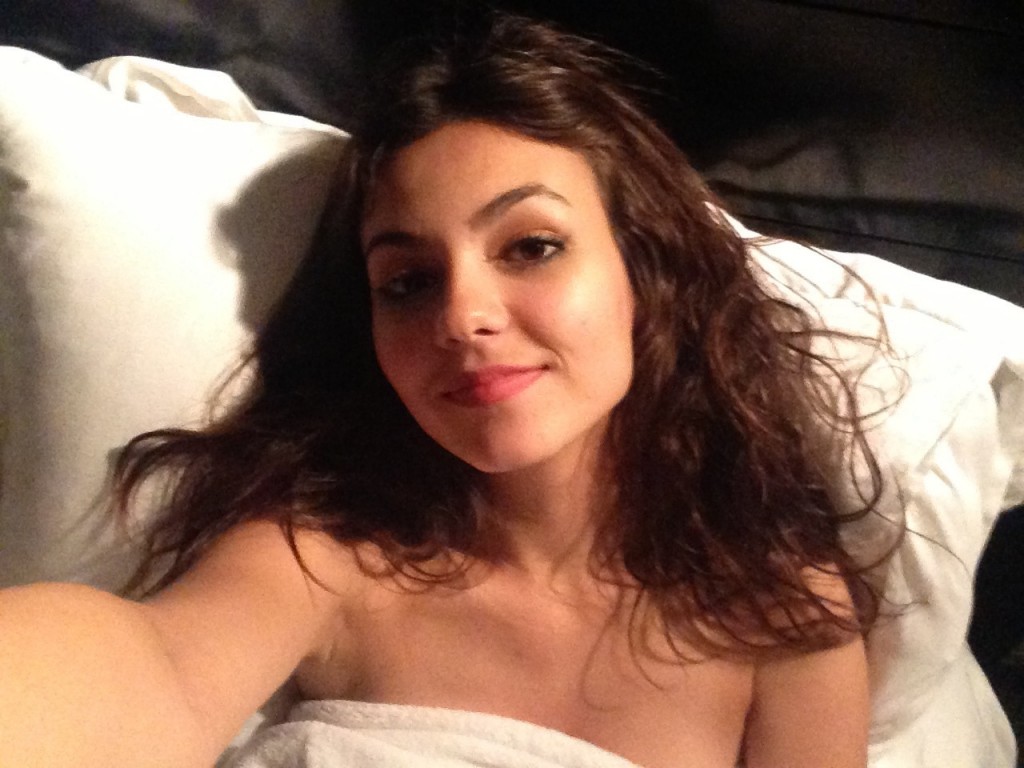 Victoria Justice Nue 02