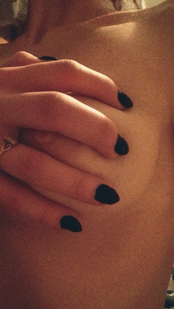 Janelle Ginestra Nue 03