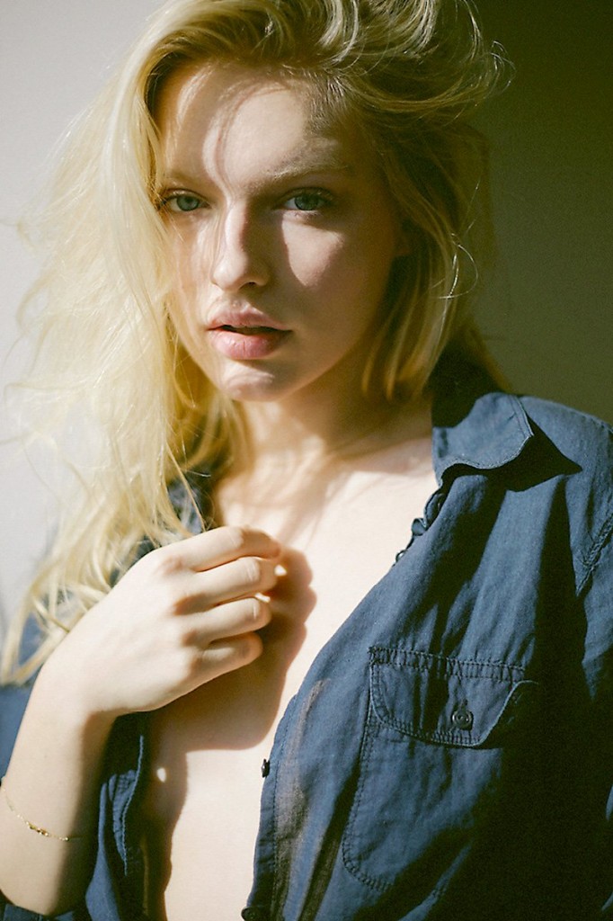 Isabella Farrel Nue 05