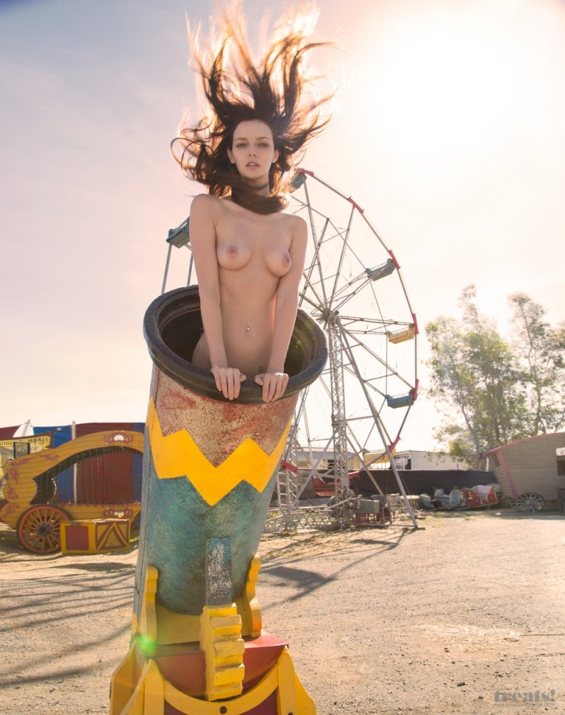 Lydia Hearst Nude 01