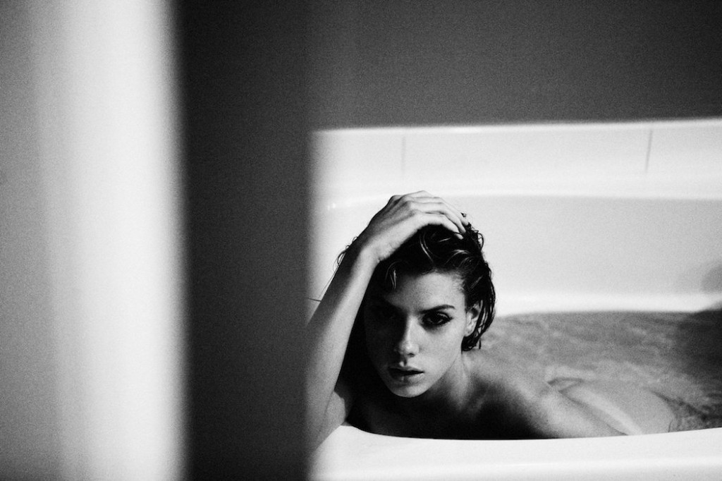 Charlotte McKinney Naked 08