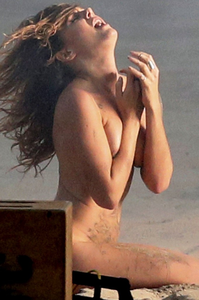 EXCLUSIF : La popstar suédoise Tove Lo filme un clip vidéo TRÈS révélateur pour sa nouvelle chanson 'Timebomb' sur la plage