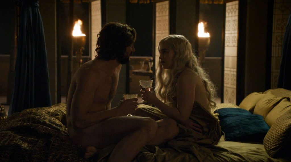 Emilia Clarke Torse Nu 02