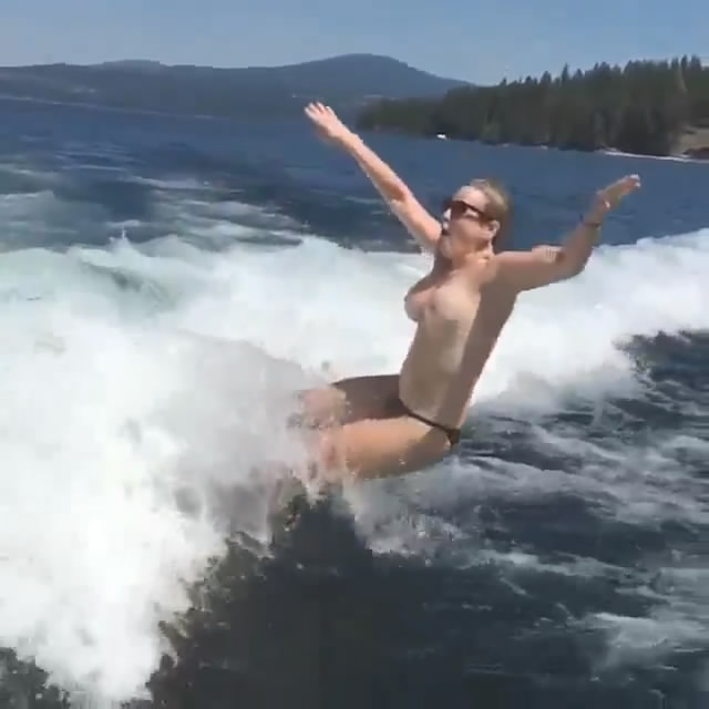 Chelsea-Handler-Topless-1