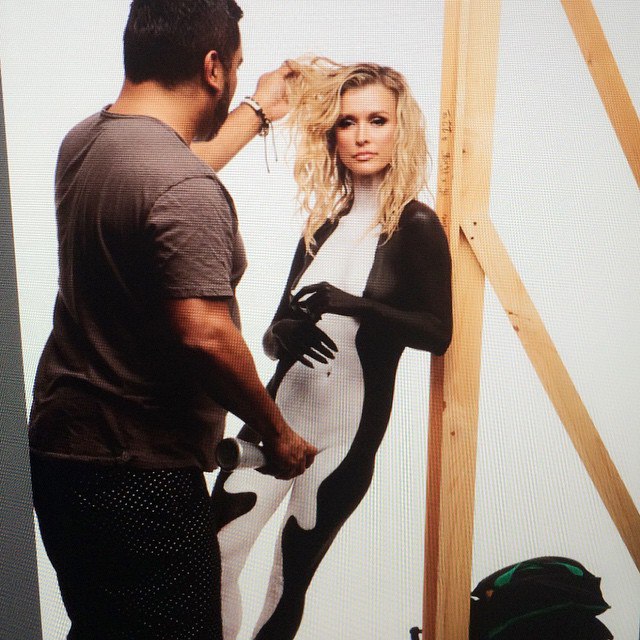 Joanna-Krupa-Body-Paint-2