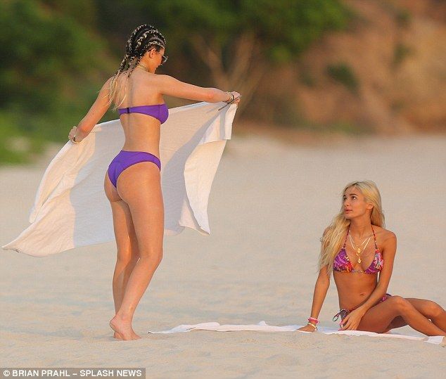 Kylie-Jenner-en-bikini-10