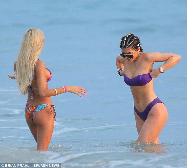 Kylie-Jenner-en-bikini-16