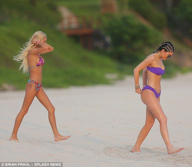 Kylie-Jenner-en-bikini-17