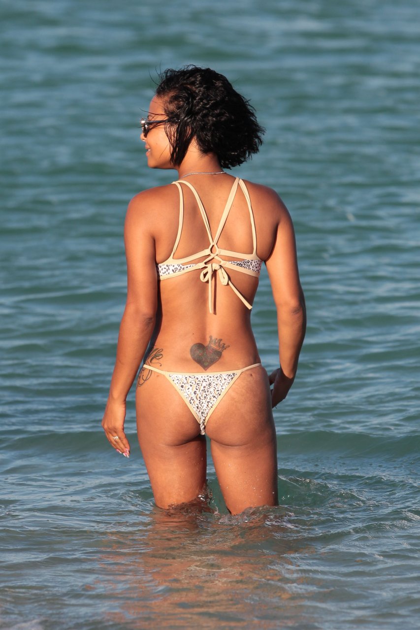 Christina-Milian-en-bikini-10
