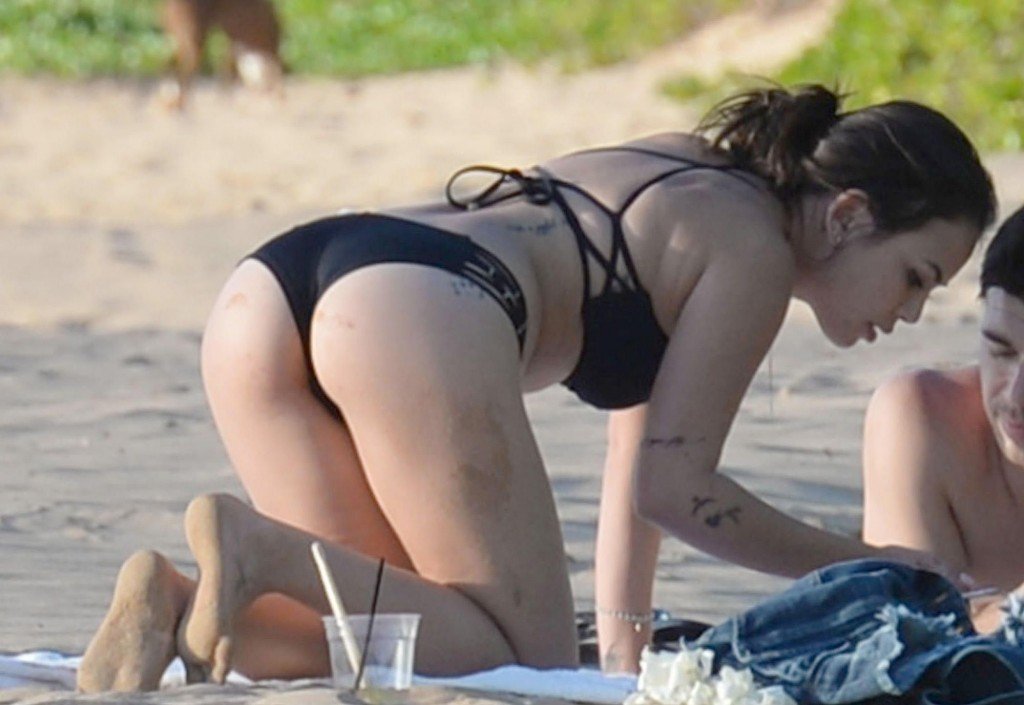 Janel-Parrish-en-bikini-6