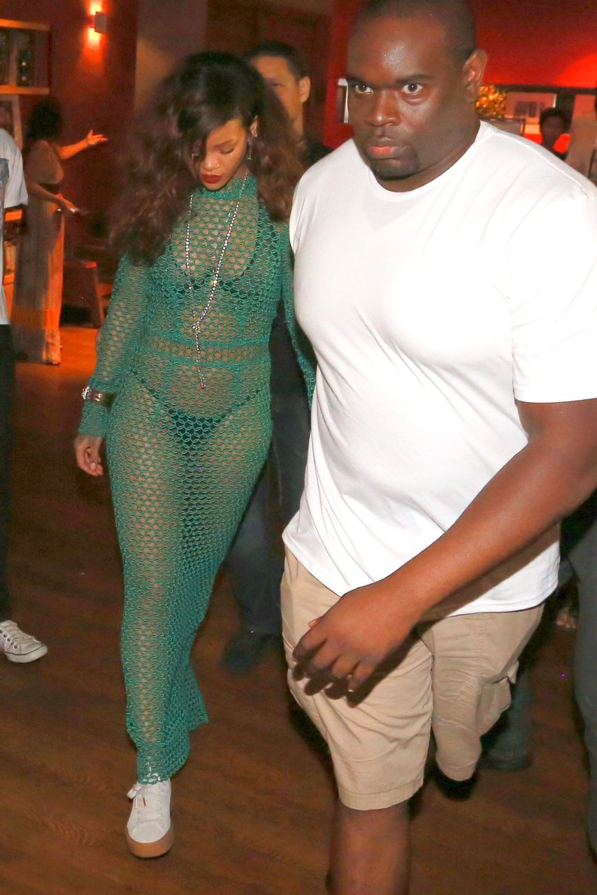 Rihanna-Sexy-29