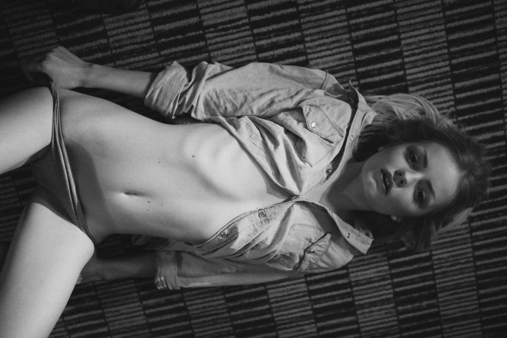 Sarah-Vinken-Sexy-Topless-3