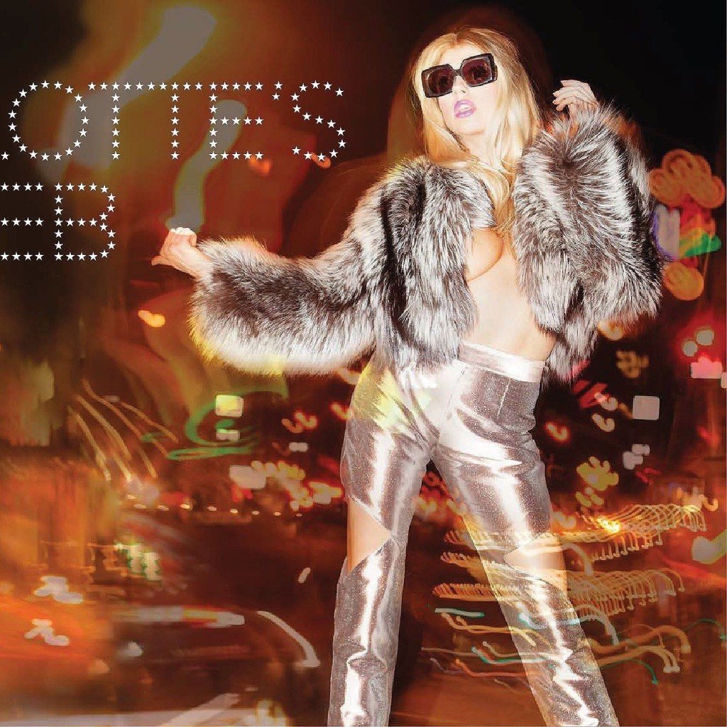 Charlotte-McKinney-Sexy-1