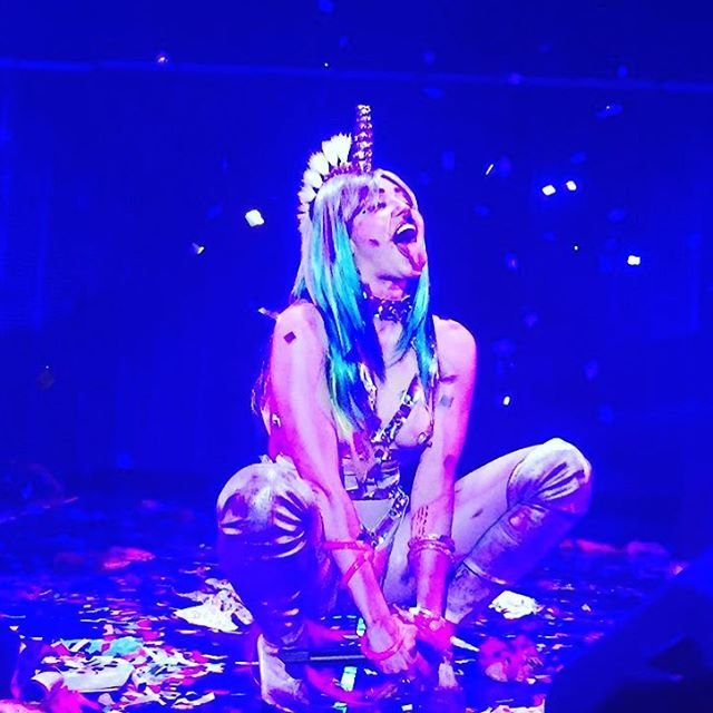 Miley-Cyrus-Topless-Covered-1