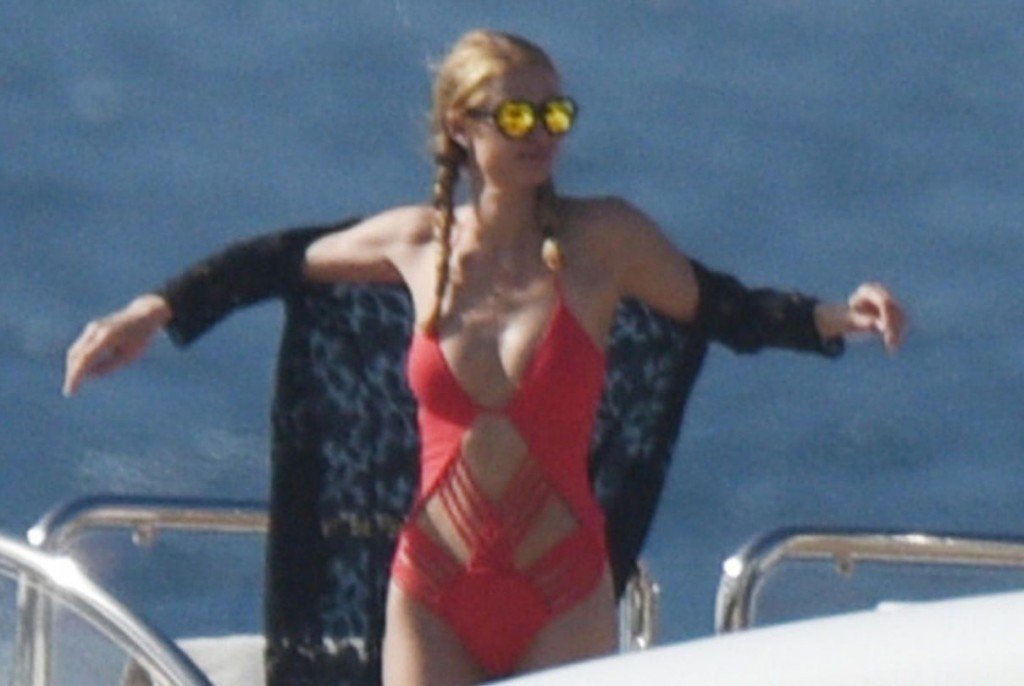 Paris-Hilton-Sexy-2