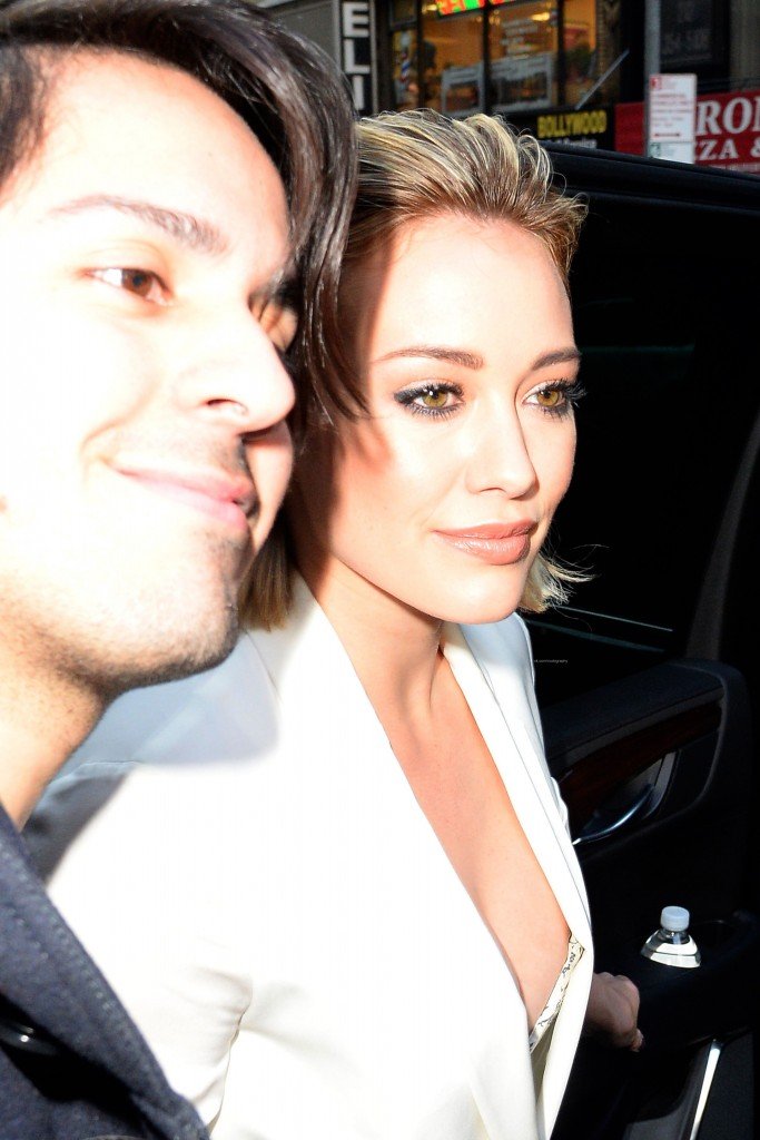 Hilary-Duff-Nipple-Slip-5