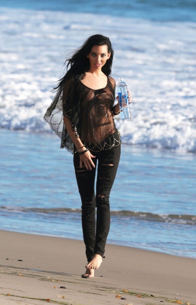 Amanda Geores See Through-Photos-2