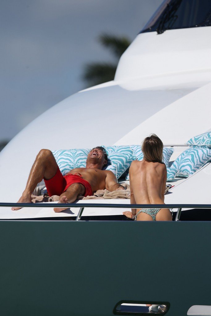 Joanna Krupa en Bikini Topless12