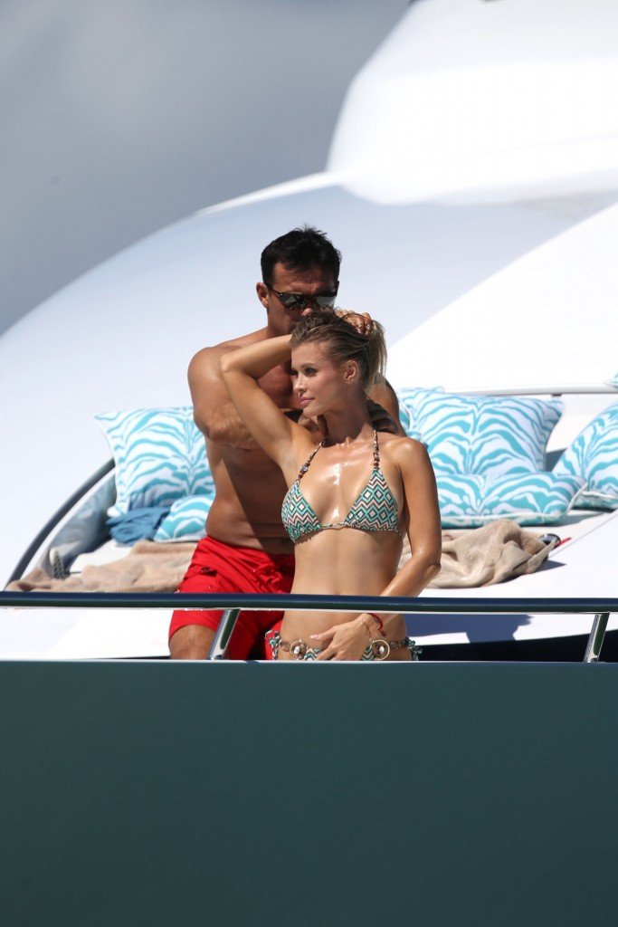 Joanna Krupa en Bikini Topless13