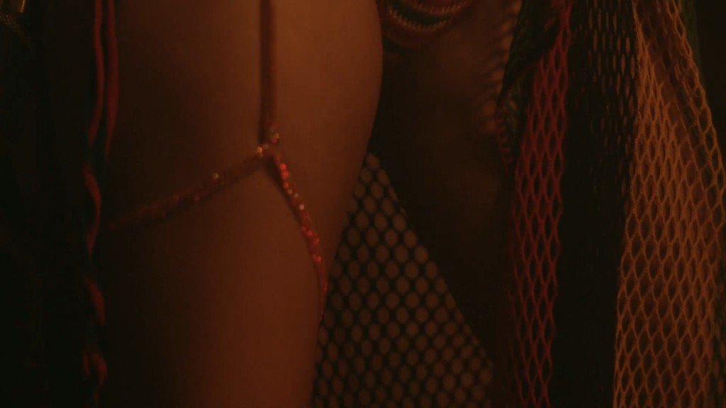 Rihanna-Braless-1
