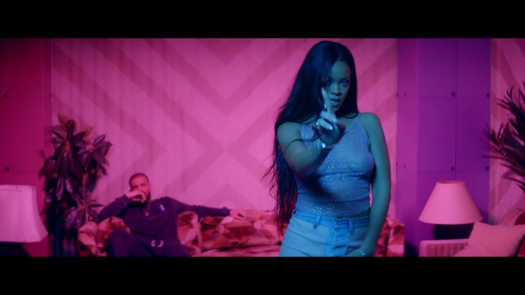 Rihanna-Braless-10