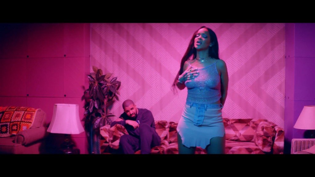 Rihanna-Braless-15