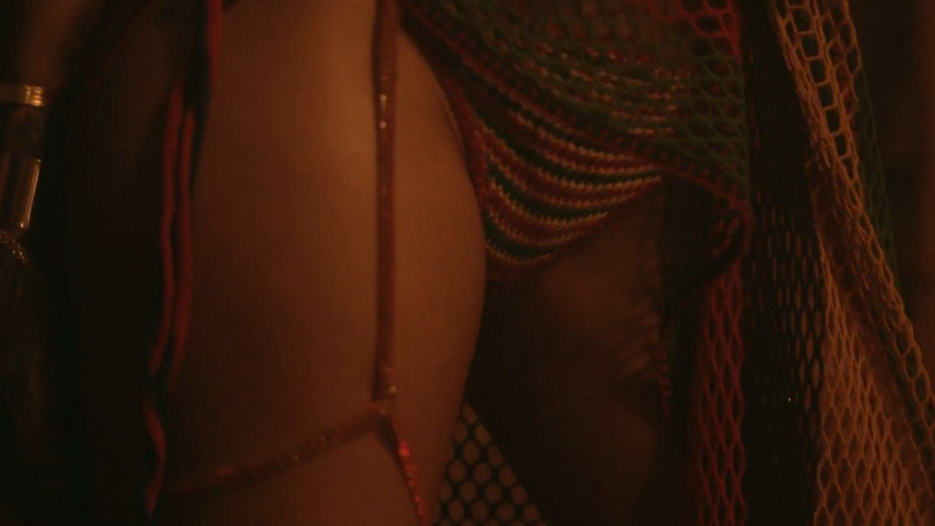 Rihanna-Braless-2