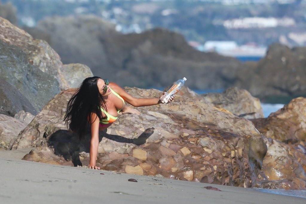 Val-Fit-in-a-Bikini-3