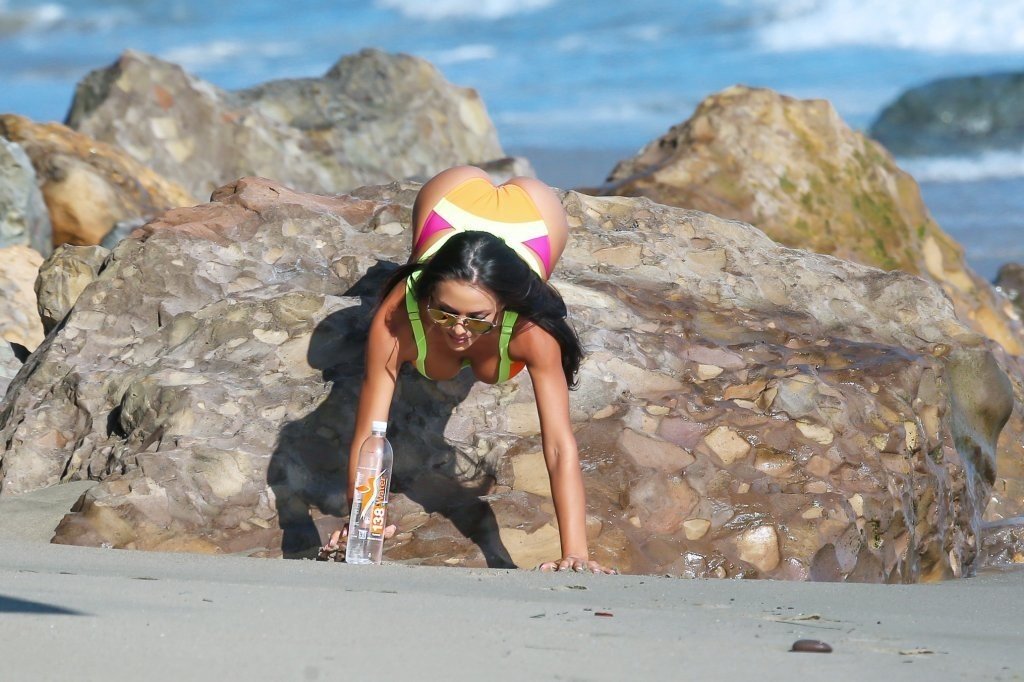 Val-Fit-in-a-Bikini-5