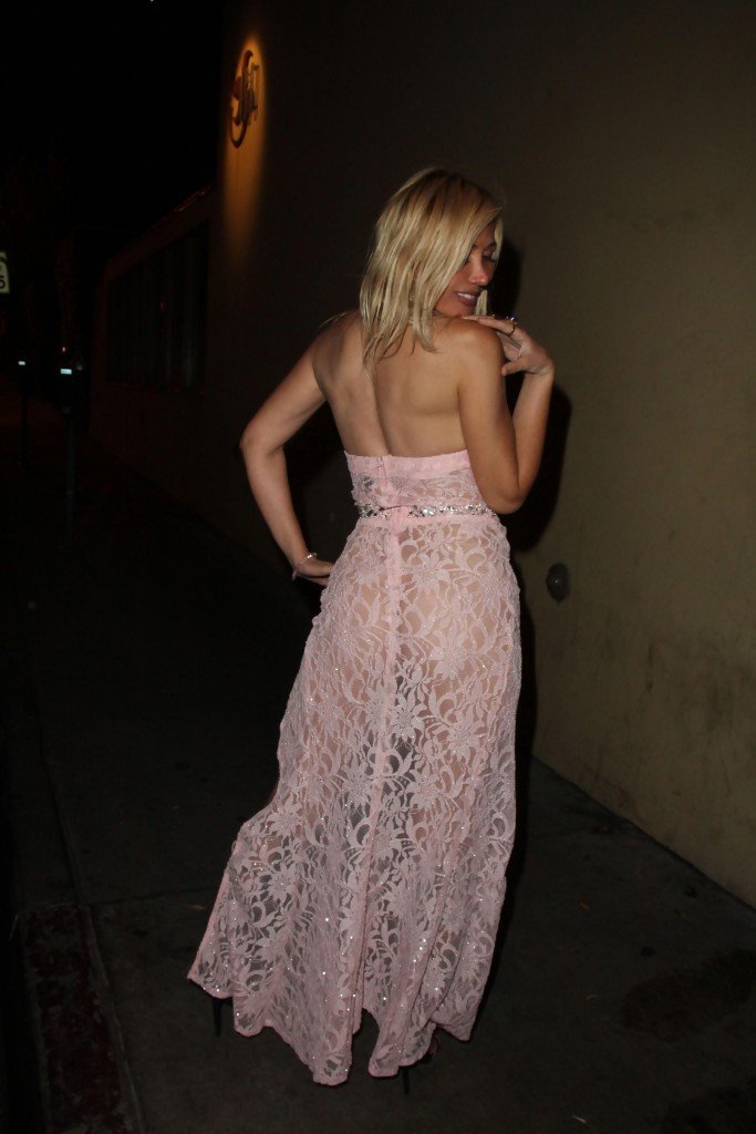 Nadeea Volianova Sans Sous-vêtements 7
