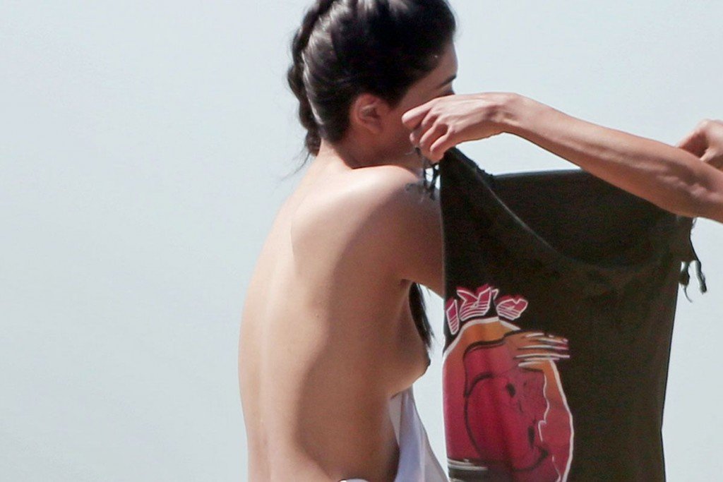 Neelam Gill Topless 4