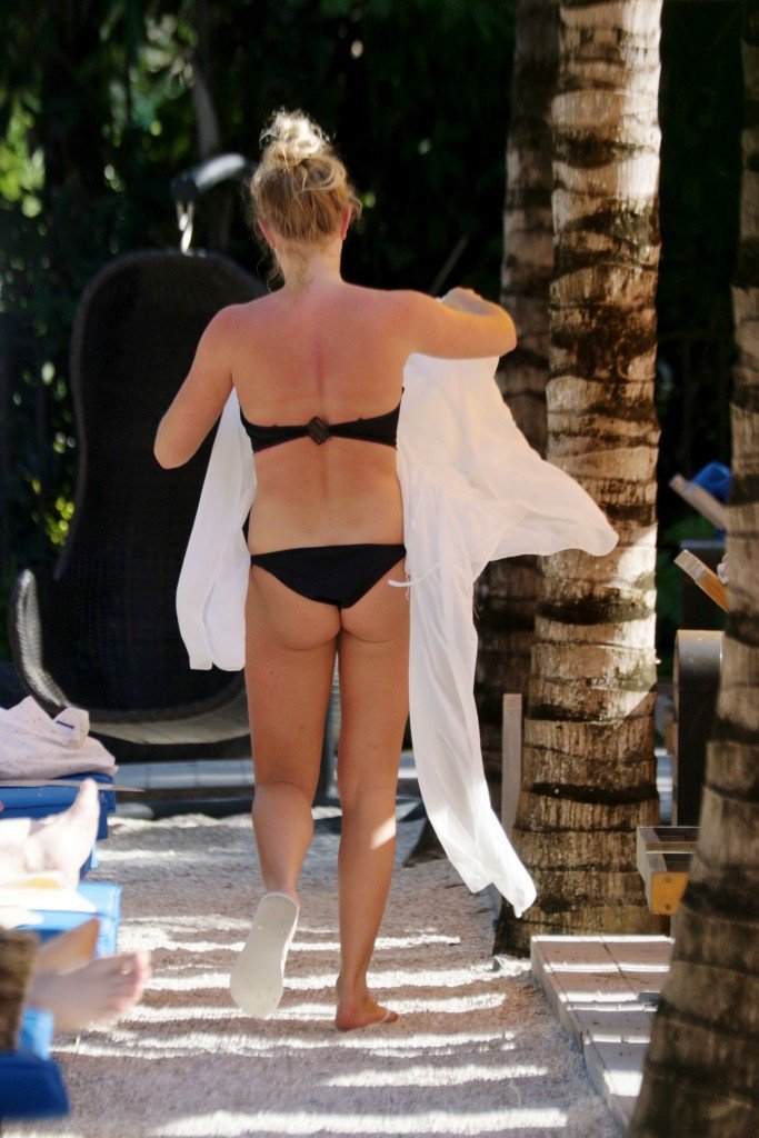 Aisleyne Horgan-Wallace en bikini 13